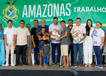 Governador Wilson Lima destina 3,6 toneladas de alimentos à população em situação de vulnerabilidade no município de Barreirinha