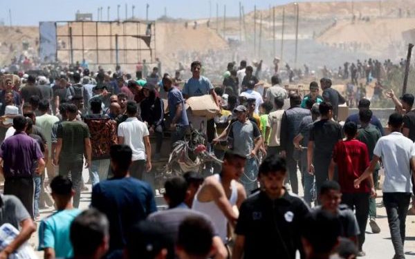 Ataque próximo de ponto de distribuição de ajuda humanitária deixa mortos em Gaza