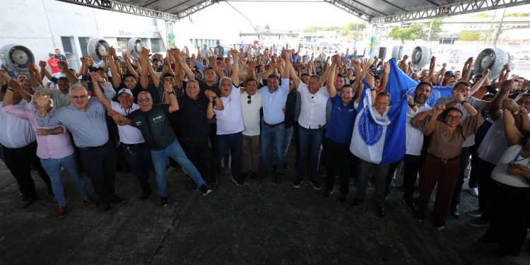 Cerca de 55 mil pescadores são beneficiados com equipamentos e crédito entregues pelo Governo do AM